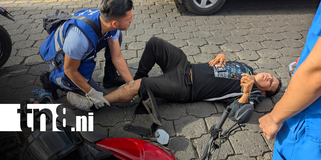 Foto: Motociclista termina con fractura tras accidente frente a Plaza el Sol/TN8
