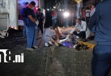 Adulto mayor muere al caer de bus de la Ruta 102 en marcha Foto: Tragedia en bus de la 102: adulto mayor cae de bus en movimiento/TN8