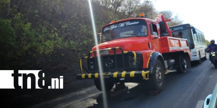 Foto: Llanta desprendida de grúa provoca accidente en carretera Nueva León/TN8