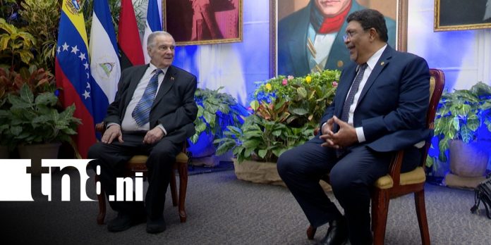 Foto: Nicaragua condecora a embajador de Venezuela con la Orden José de Marcoleta/TN8
