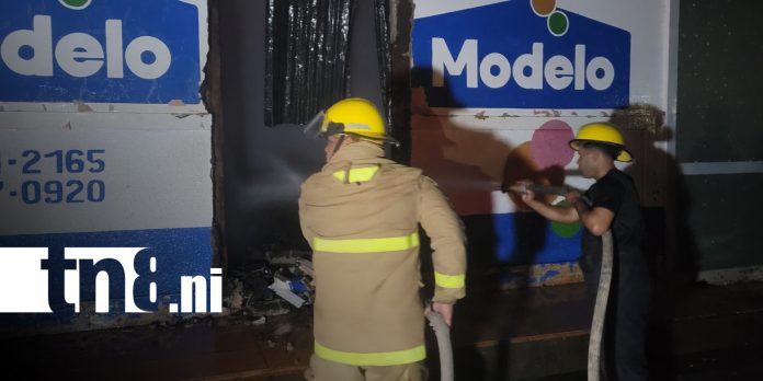 Foto: Incendio consume ferretería “El Chino” y deja daños en varias casas en Nandaime/TN8