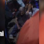 Conductor pierde el control en una curva y provoca choque contra poste en Managua Foto: Accidente en Managua: taxi choca contra poste/TN8