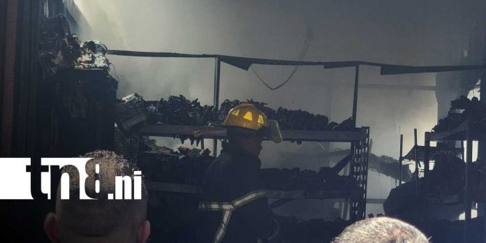 Foto: Incendio destruye vivienda en Managua / TN8