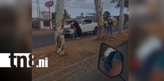 Foto: Mujer frustra intento de robo y somete a presunto delincuente en Managua/TN8