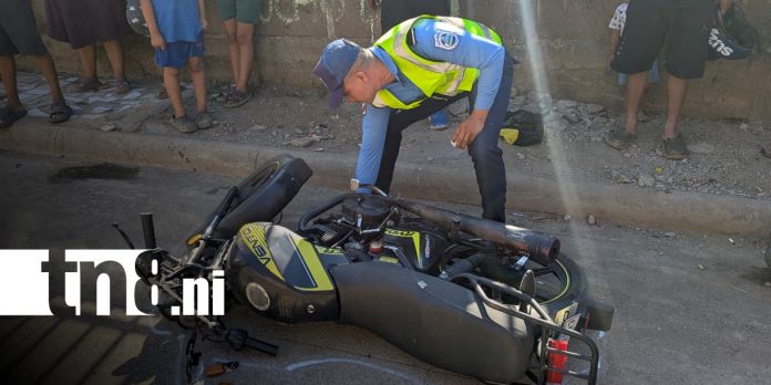 Foto: Motociclista arrolla a peatón y lo deja gravemente lesionado en Managua/TN8
