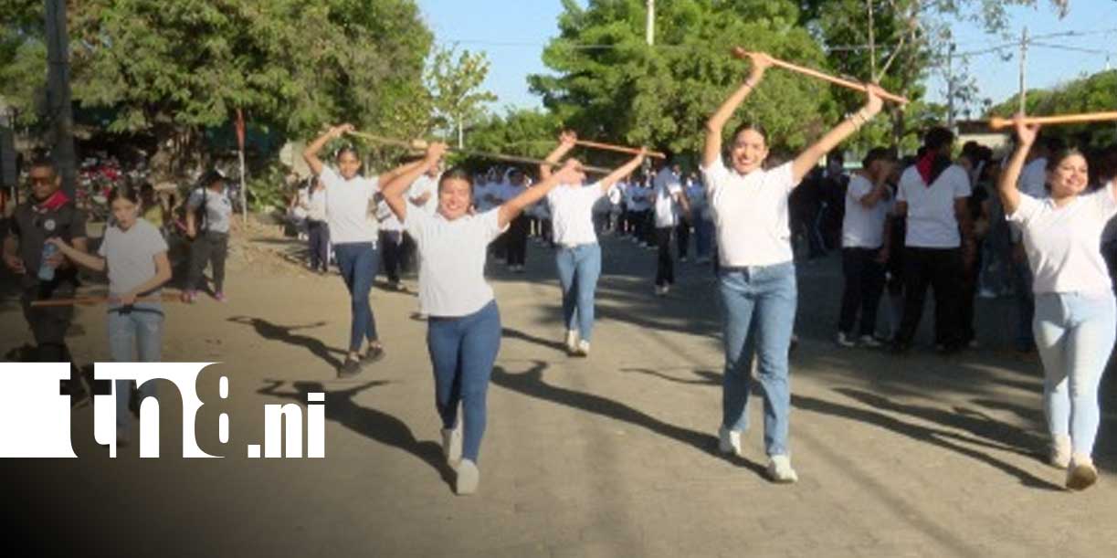 Foto: Estudiantes de Managua celebran 46 años de la Cruzada Nacional de Alfabetización/ TN8