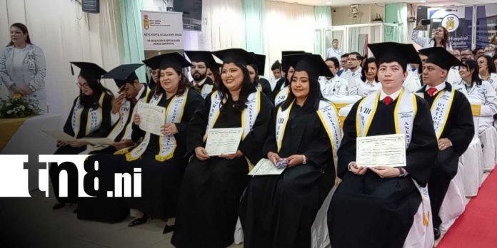 Foto: Hospital Monte España celebra graduación de 16 nuevos especialistas / Cortesía