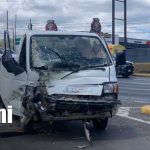 Fuerte colisión deja a persona prensada en carretera a Masaya Foto: Fuerte colisión deja a persona prensada en la carretera a Masaya / TN8