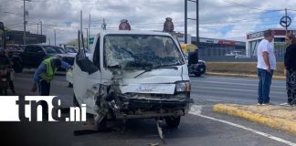 Foto: Fuerte colisión deja a persona prensada en la carretera a Masaya / TN8