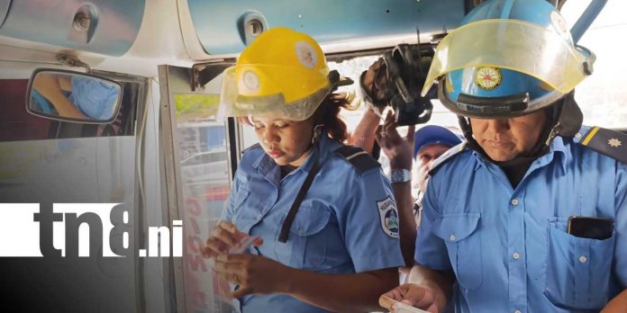 Foto: Bomberos Unidos inspeccionan buses y negocios de la COTRAN del Mayoreo / TN8