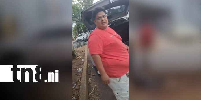 Foto: Captan a conductor botando basura en Managua/TN8