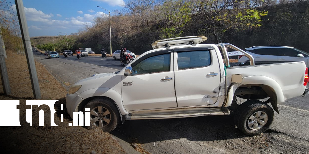 Foto: Llanta desprendida de grúa provoca accidente en carretera Nueva León/TN8