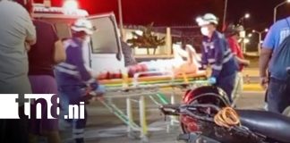 Foto: Accidente de motociclista deja cervezas esparcidas en Managua/TN8