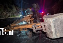 Foto: Retroexcavadora vuelca en la Carretera Sur y provoca afectaciones en el tránsito/TN8