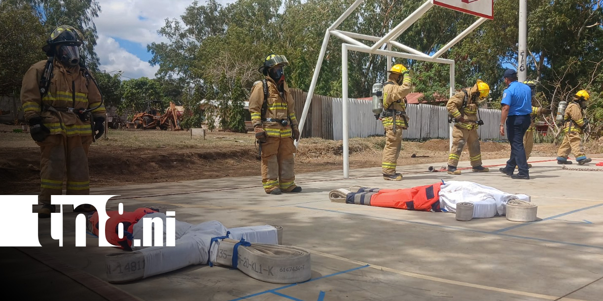 Foto: Formación continua de bomberos en Managua /TN8