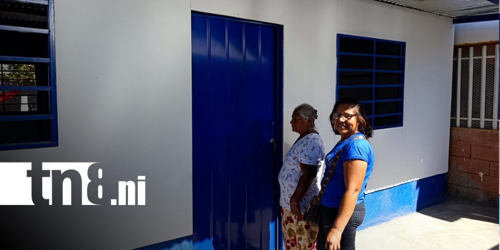 Foto: Dos familias reciben nuevas viviendas en Managua/TN8