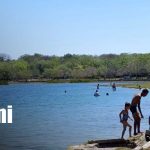 Foto: Familias disfrutan las aguas de Xiloá / TN8
