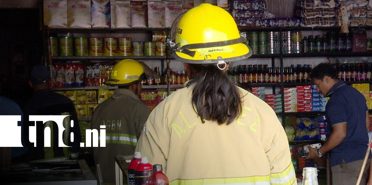 Foto: Bomberos controlan incendio en Managua/TN8
