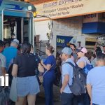 Foto: Familias listas para viajar a los distintos departamentos del país desde la terminal El Mayoreo/TN8