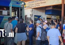 Foto: Familias listas para viajar a los distintos departamentos del país desde la terminal El Mayoreo/TN8