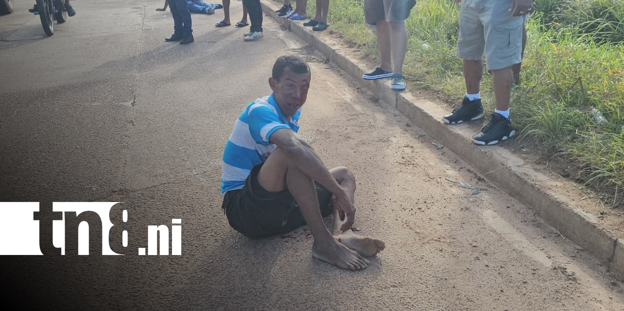 Foto: Motociclista embiste a ciclista y ambos resultan gravemente heridos en Bilwi/TN8