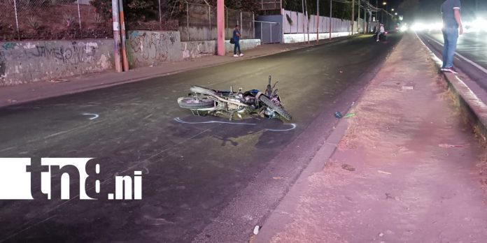 Foto: Peatón es embestida por motocicleta en la peligrosa marginal del km 6 Ctra. Norte/TN8