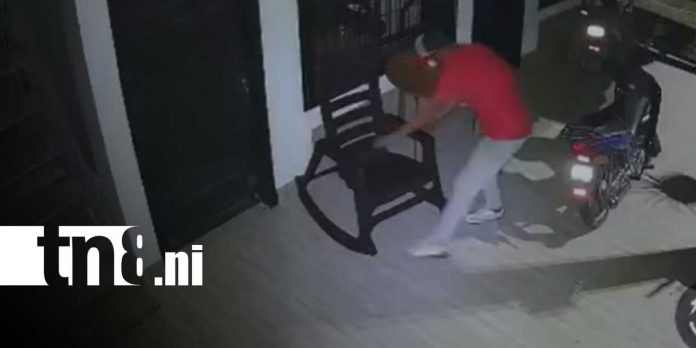 Foto: Cámaras captan rápido robo en Rivas: se llevan de todo/TN8