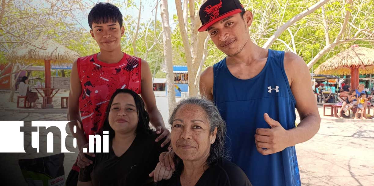 Foto: Familias disfrutan las aguas de Xiloá / TN8