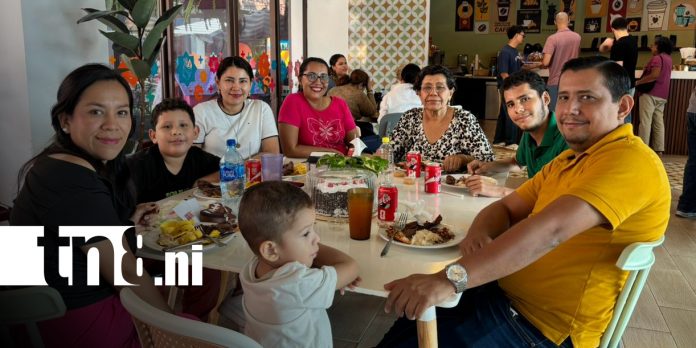 4 Foto: Las 4 Esquinas y La Casona se llenan de alegría para conmemorar el Día de la Mujer/TN8