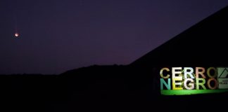 Foto: Cerro Negro brilla bajo la Luna de Sangre/ Cortesía