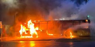 Foto: Incendio devora un autobús en Suiza y deja muertos /Cortesía
