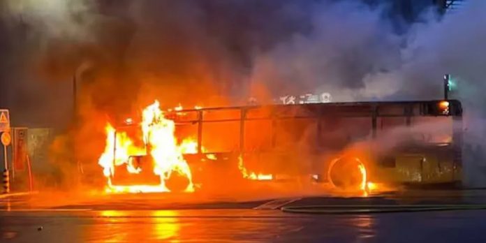 Foto: Incendio devora un autobús en Suiza y deja muertos /Cortesía