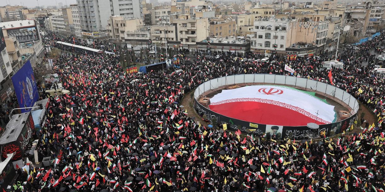 Foto: Manifestantes responden con takbir tras explosión en Irán /Cortesía