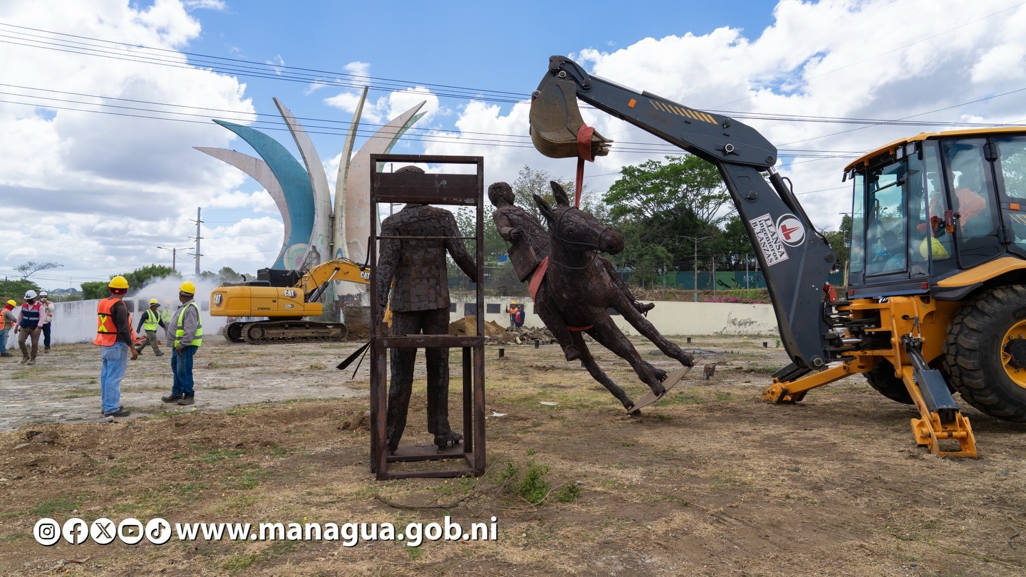 Foto: Monumento de la Rotonda El Periodista