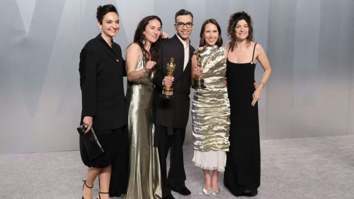 Foto: “The Singers” y “Two People Exchanging Saliva” comparten el Oscar/ Cortesìa