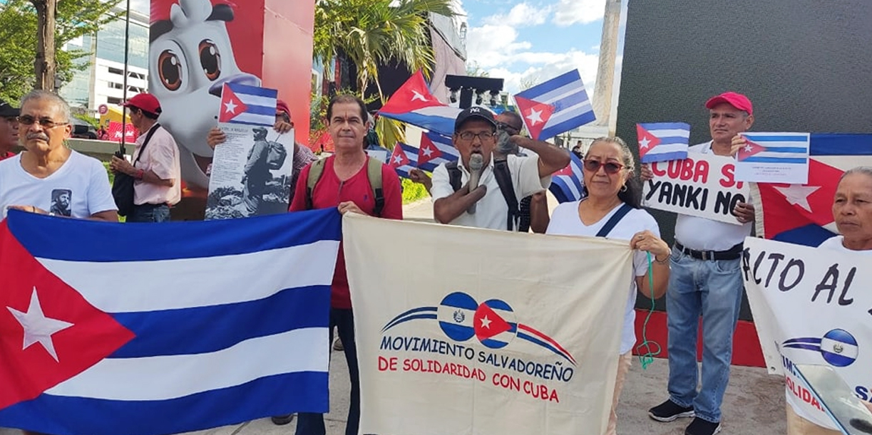 Foto: Caravana en El Salvador exige fin del bloqueo a Cuba/ Cortesía
