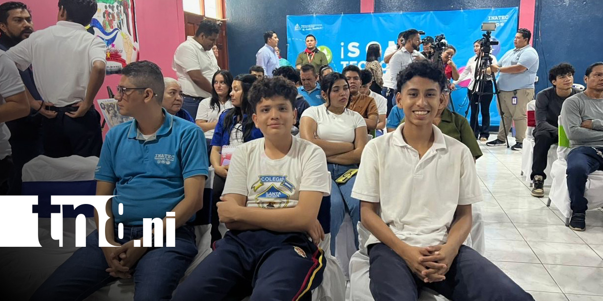 Foto: Conversatorio sobre la Cruzada Nacional de Alfabetización / TN8