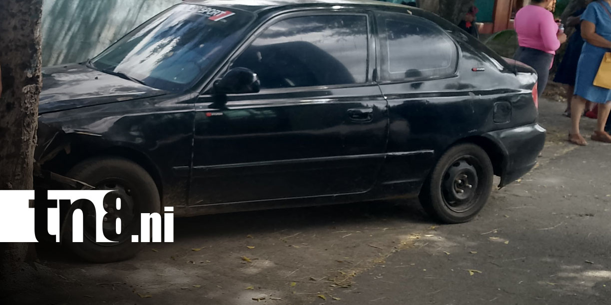 Foto: conductora pierde el control y atropella a mujer en Managua/TN8