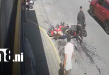 Cámaras captan violento choque entre motociclistas en Ciudad Sandino Foto: Fuerte choque en Ciudad Sandino con dos motociclistas / TN8