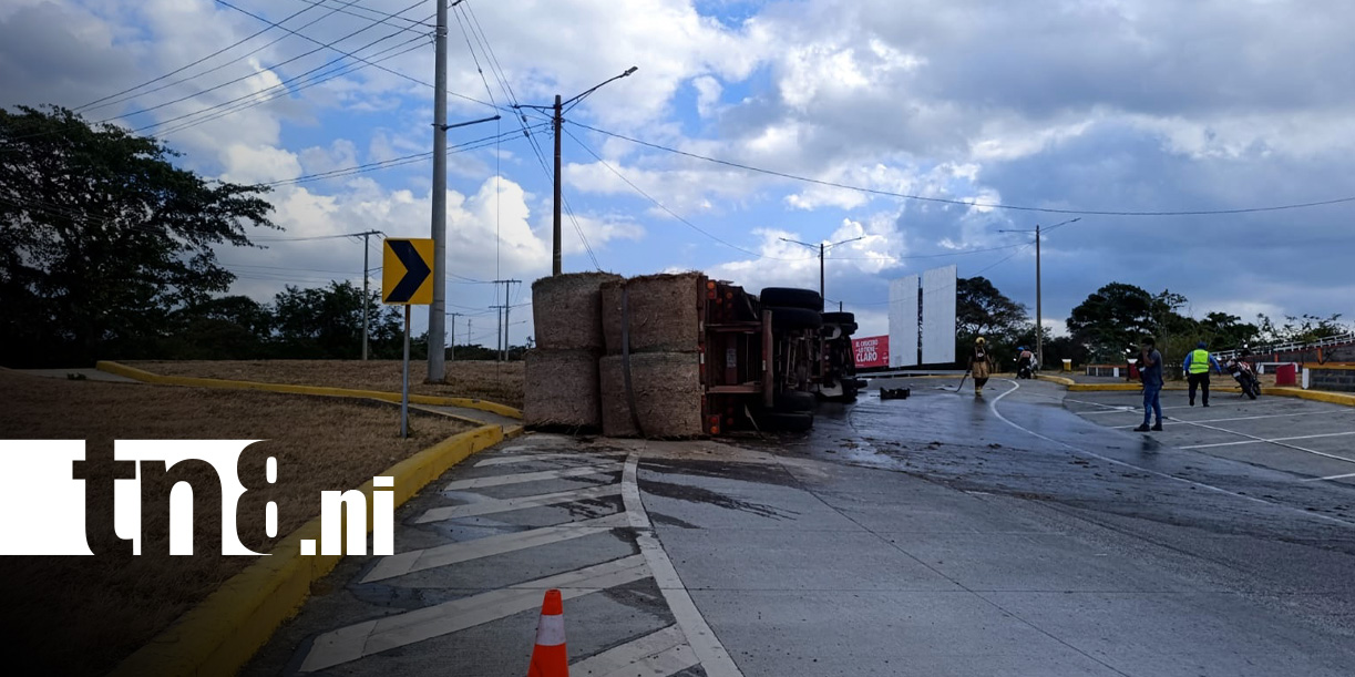 Foto: Vuelco de rastra en Carretera Sur / TN8