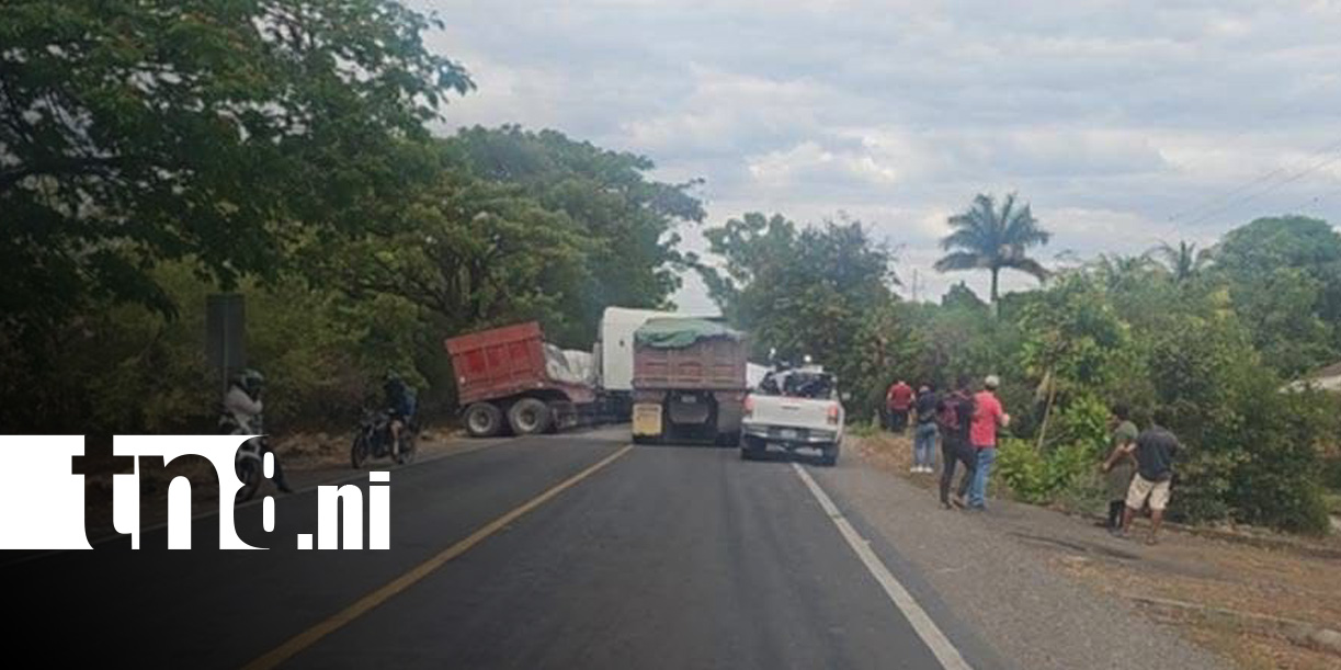 Foto: Fuerte accidente con furgones en Chinandega / TN8