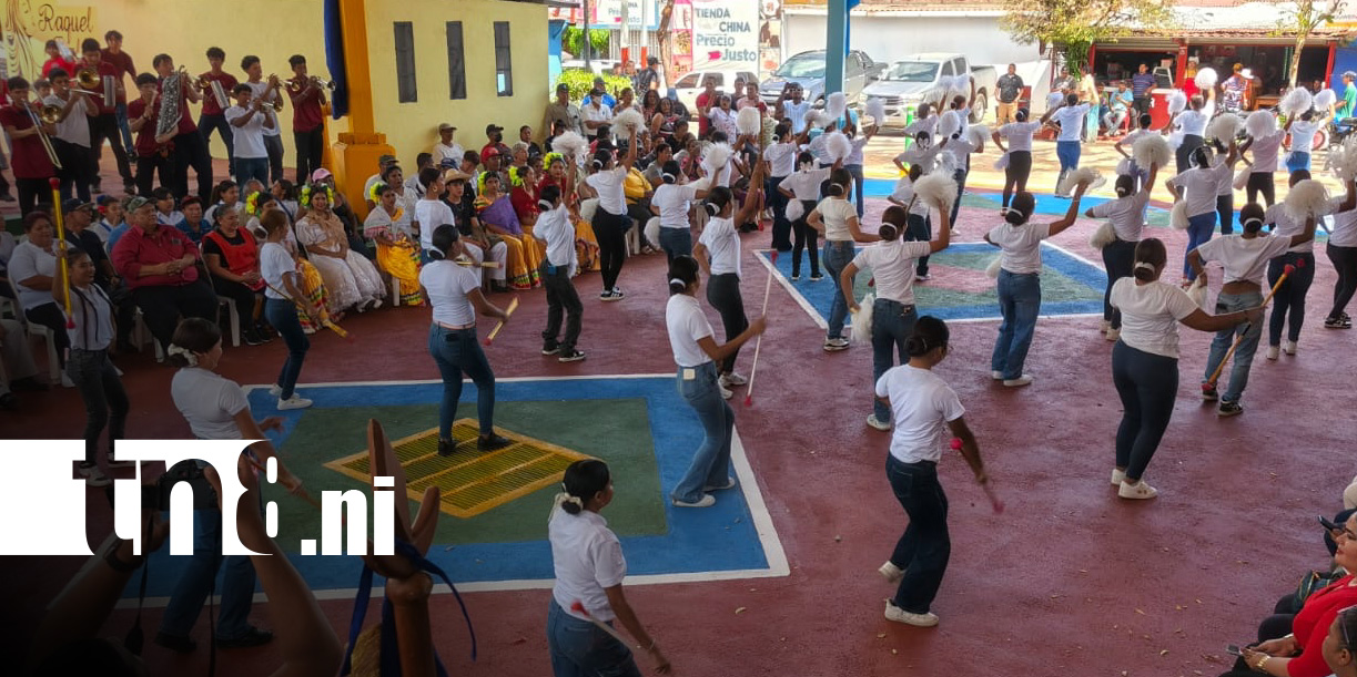 Foto: Inauguran obra de techado en plazoleta del mercado Roger Deshon en San Judas / TN8