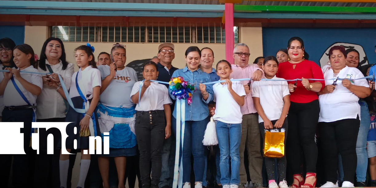 Foto: Inauguran obra de techado en plazoleta del mercado Roger Deshon en San Judas / TN8