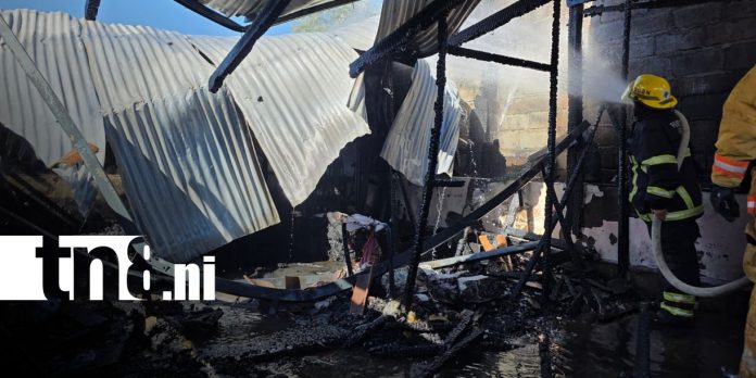 Foto: Incendio arrasa vivienda en Masaya/TN8 Foto: Incendio arrasa vivienda en Masaya/TN8