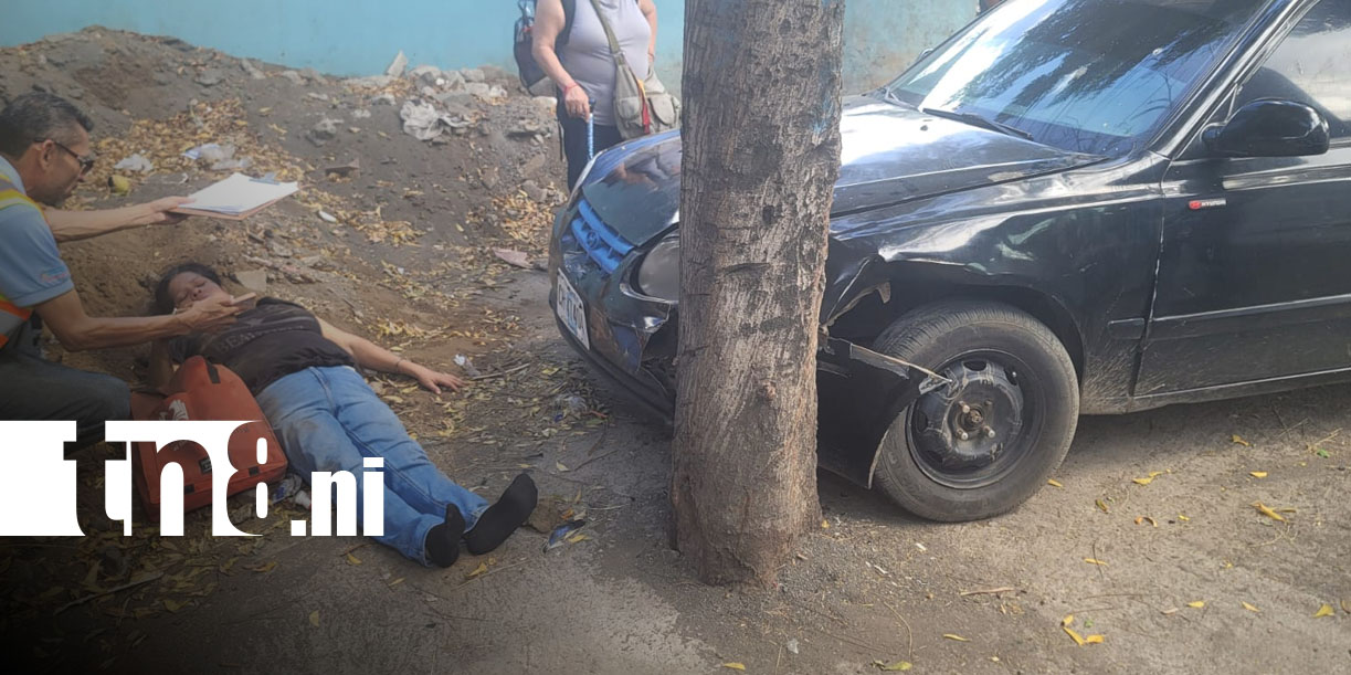 Foto: conductora pierde el control y atropella a mujer en Managua/TN8