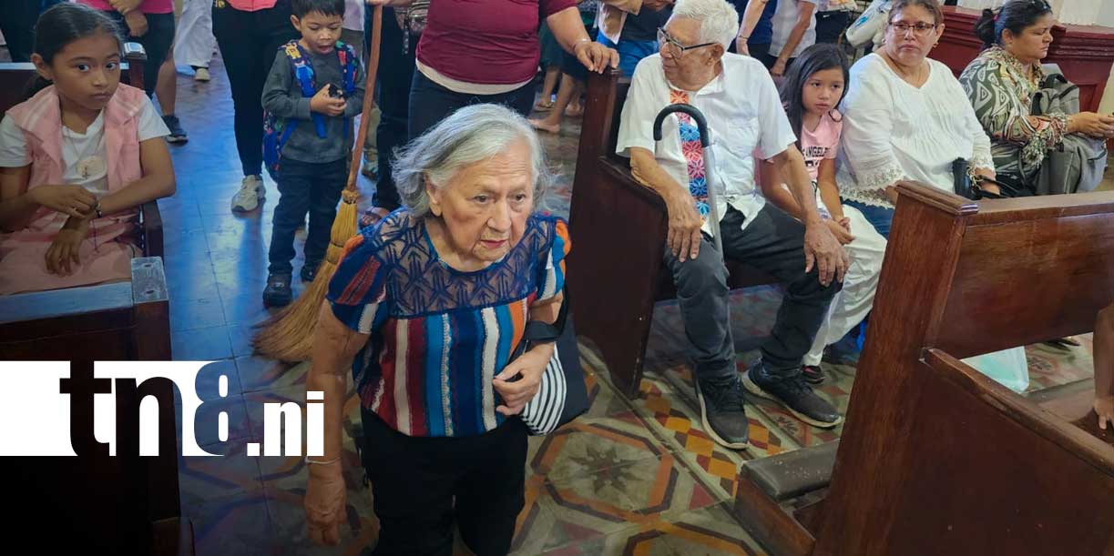Foto: La famosa repartición de chicha de maíz en León/ Cortesía