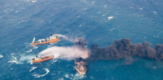 Foto:Submarino estadounidense impacta fragata iraní/Cortesía