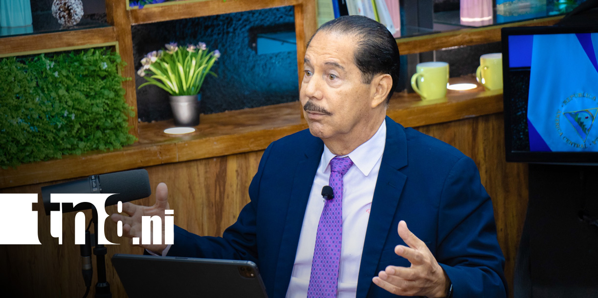 Foto: Oscar Mojica, ministro del MTI, en Estudio TN8 sobre avances de nuevas carreteras en Nicaragua