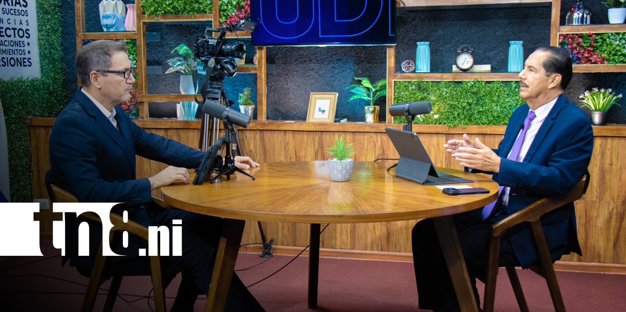 Foto: Oscar Mojica, ministro del MTI, en Estudio TN8 sobre avances de nuevas carreteras en Nicaragua