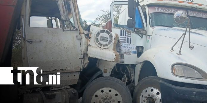 Foto: Fuerte accidente con furgones en Chinandega / TN8